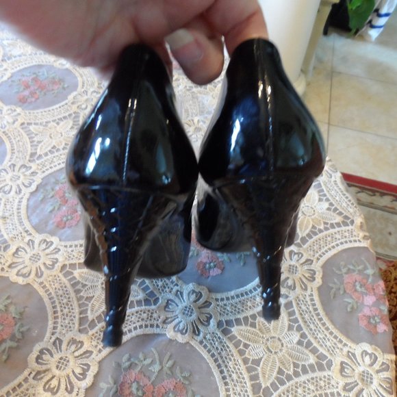 Burberry Black Patent Leather Quited Heels Pumps Size 36.5M - Picture 8 of 14